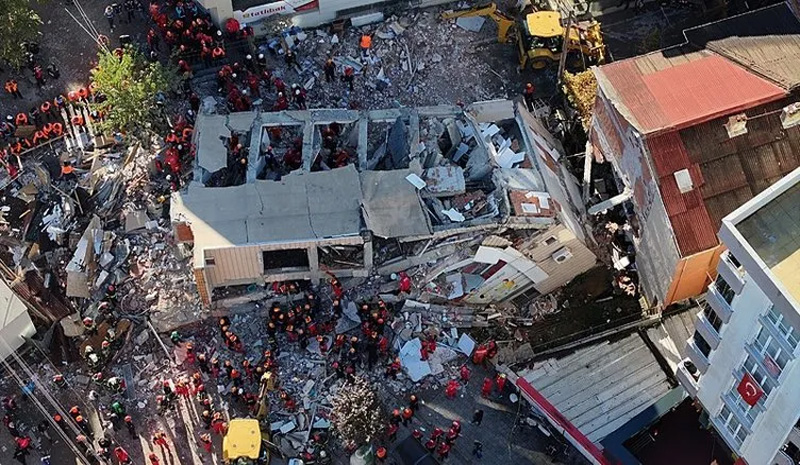 Bingöllü aile Gebze`de çöken binanın enkazı altında kaldı