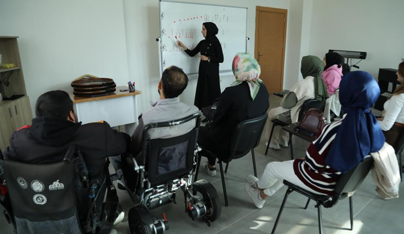Bingöl`de dezavantajlı bireyler Engelsiz Yaşam Merkezi`nde hayata katılıyorlar