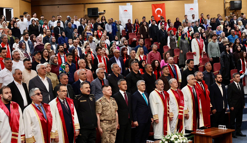 Bingöl Üniversitesi`nde mezuniyet coşkusu