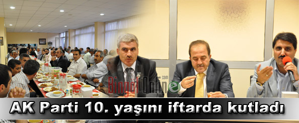 Ak parti 10. yaşını iftarda kutladı