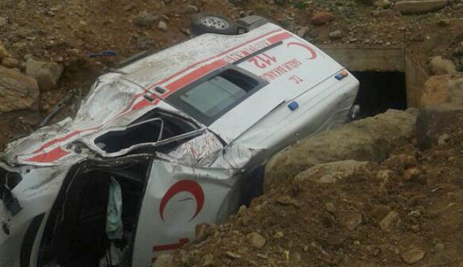 Ambulans kaza yaptı: 6 yaralı