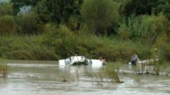 Araç murat nehri`ne uçtu: 2 mühendis kayıp