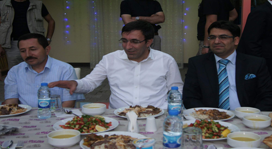 Bakan yılmaz vatandaşlarla iftar yemeğinde buluştu