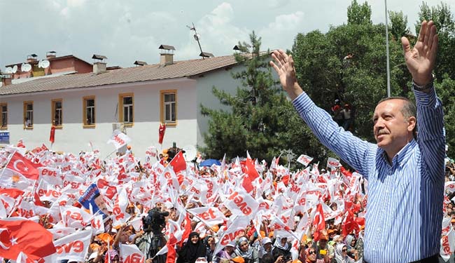 Başbakan mitinginde provokasyon iddiası