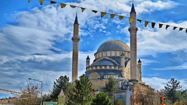 Bingöl`de 465 kişiye 1 cami düşüyor