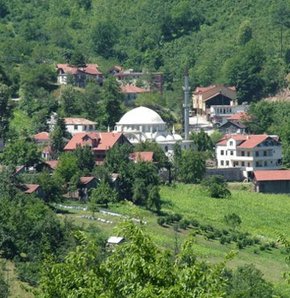 Bütün köy `hayır`ciyi arıyor