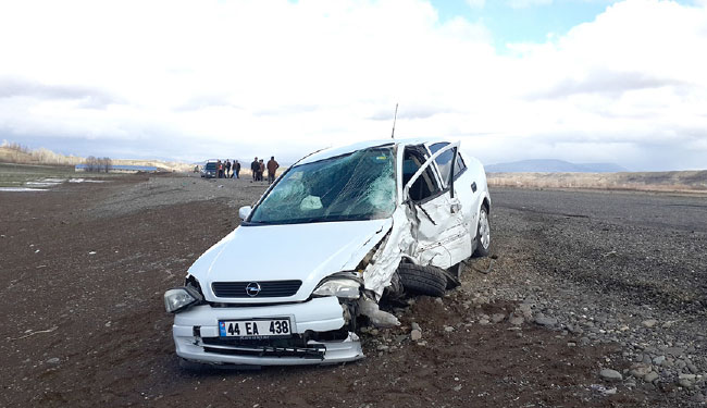 Çukurdan kaçarken kafa kafaya çarpıştılar