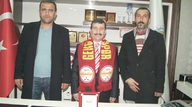 Genç muratspor`dan ariç`e teşekkür plaketi