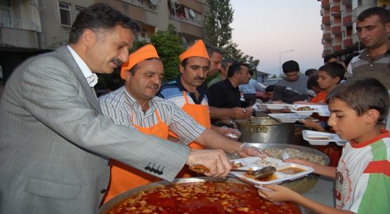 Iftar çadırına yoğun ilgi