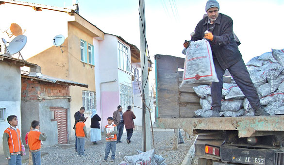 Ihtiyaç sahiplerine kömür yardımı