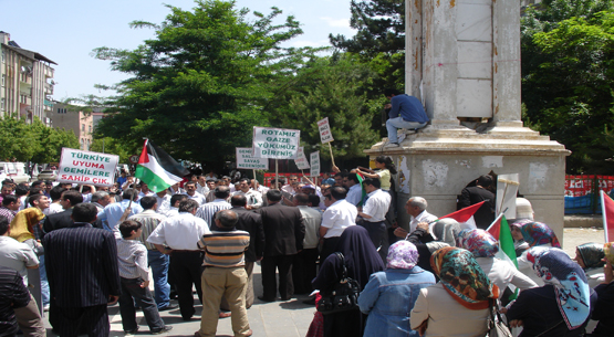 Israil`e lanet yağdı