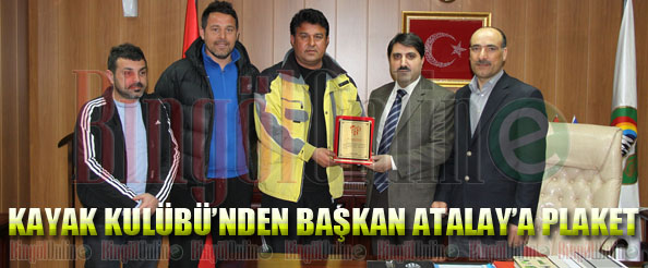 Kayakçılardan başkan atalay`a plaket