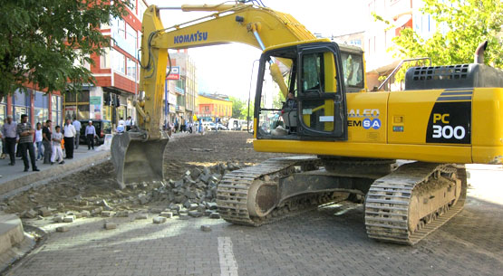 Kültür caddesi`ne kilitli parke taşı yeniden döşeniyor