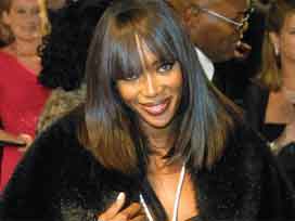 Naomi campbell`in şoförünü tartakladı!