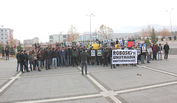 Öğrenciler roboski katliamını protesto etti