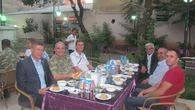 Şehit aileleri ve gaziler onuruna iftar