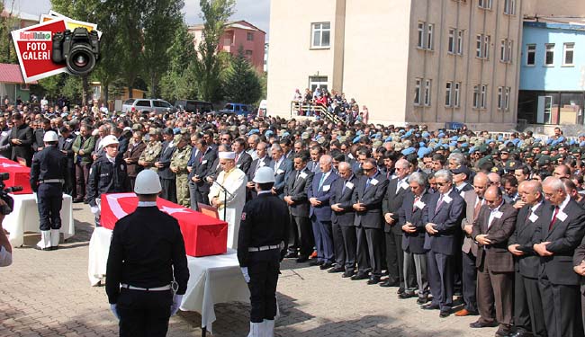 Şehitler son yolculuğuna uğurlandı