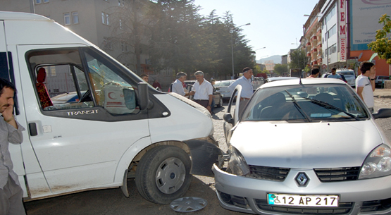 Ters yöne giren araç kazaya sebep oldu