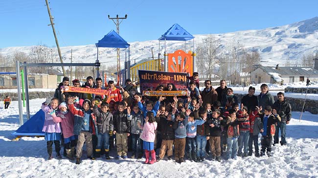 Ultraslanlardan öğrencilere eğitim yardımı