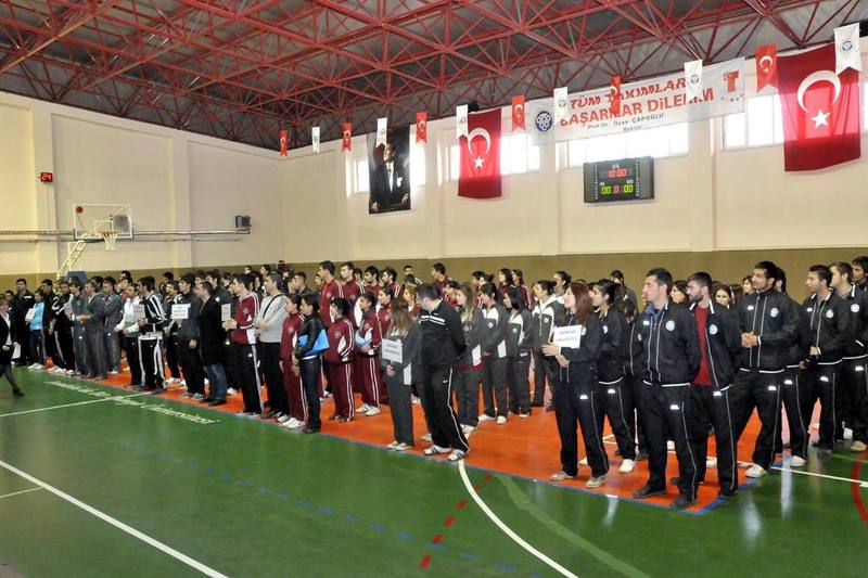 Üniversiteler arası basketbol turnuvası başladı