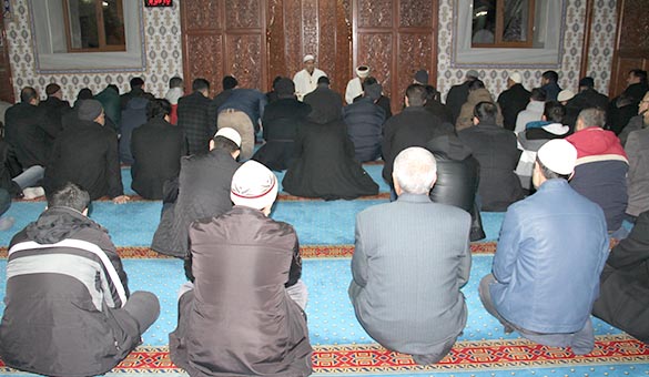 Yeni yılı namaz ve dua ile karşıladılar