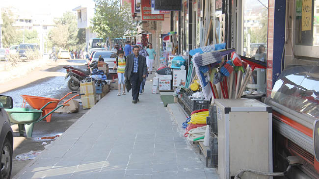 Yol ve kaldırımlar işgal altında!