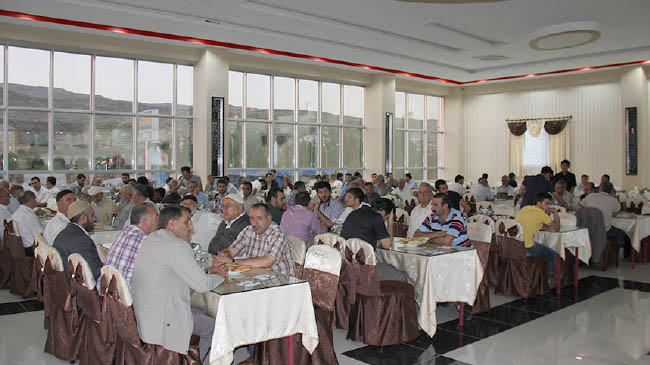 Zehra vakfı`ndan geleneksel iftar yemeği