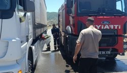 Seyir halindeki tırın lastikleri alev aldı